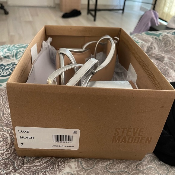 Steve Madden silver luxe heel - Picture 6 of 7